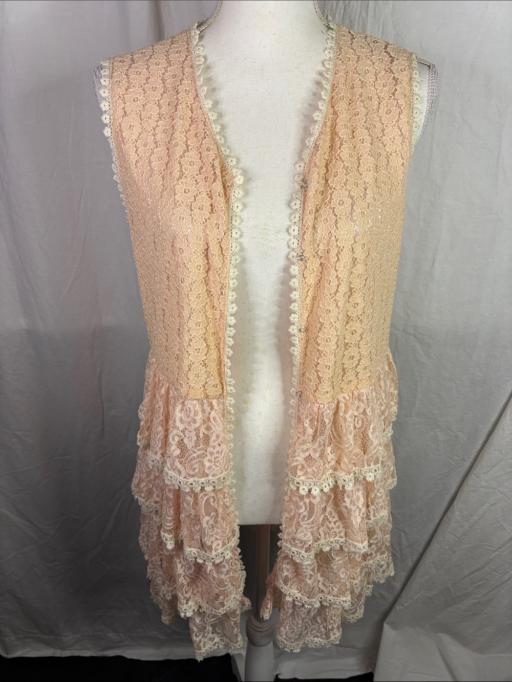Lady Noiz Peach Lace Ruffle Vest